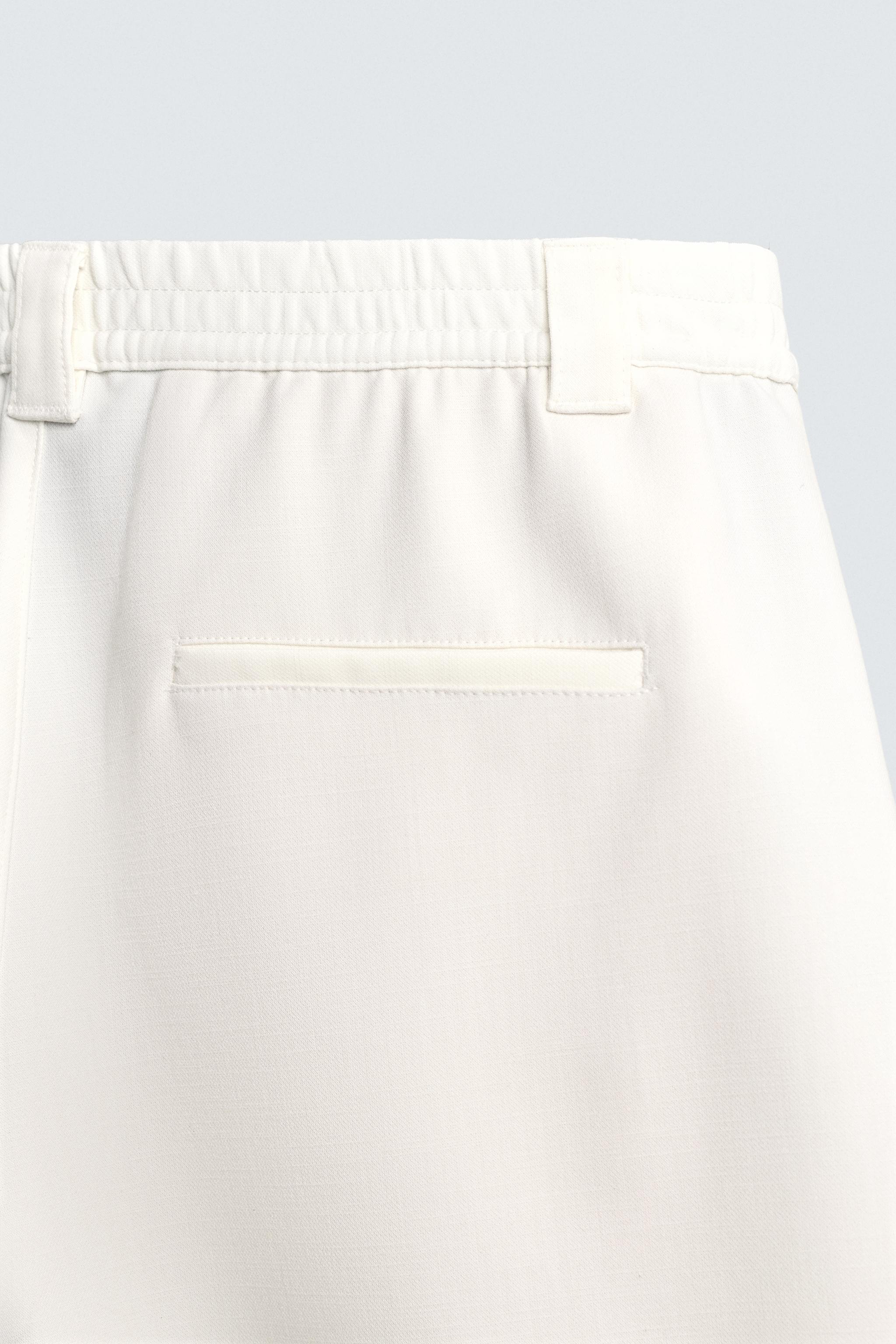 BERMUDA RELAXED FIT PLIS LATÉRAUX